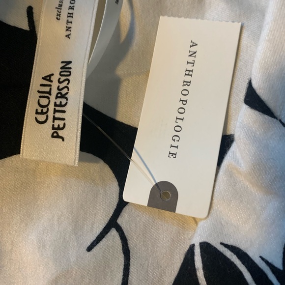 Anthropologie Black and White Swan Print women’s medium top - Picture 6 of 6